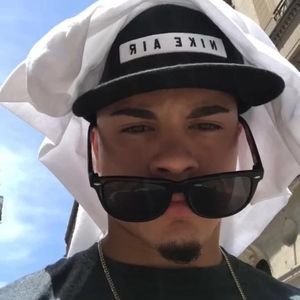 Meet your Posher, Javier